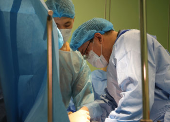 Новосибирские ортопеды удалили большую опухоль из руки 6-летнего мальчика