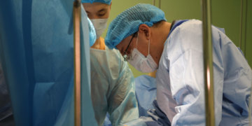 Новосибирские ортопеды удалили большую опухоль из руки 6-летнего мальчика