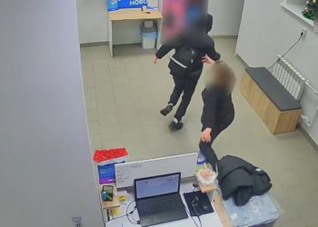 В Новосибирске раскрыта кража куртки из пункта выдачи заказов на улице Широкой