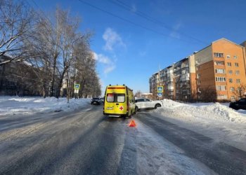 В Советском районе легковой автомобиль протаранил машину скорой помощи