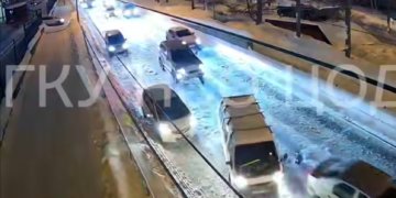 Небольшая авария на Красном проспекте утром вызвала крупную пробку в Новосибирске