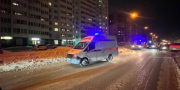 Скорая сбила девочку в Новосибирске: ребенок попал под машину на улице Троллейной