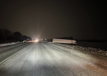 На Чуйском тракте под Искитимом Hyundai вылетел на встречку и столкнулся с грузовиком
