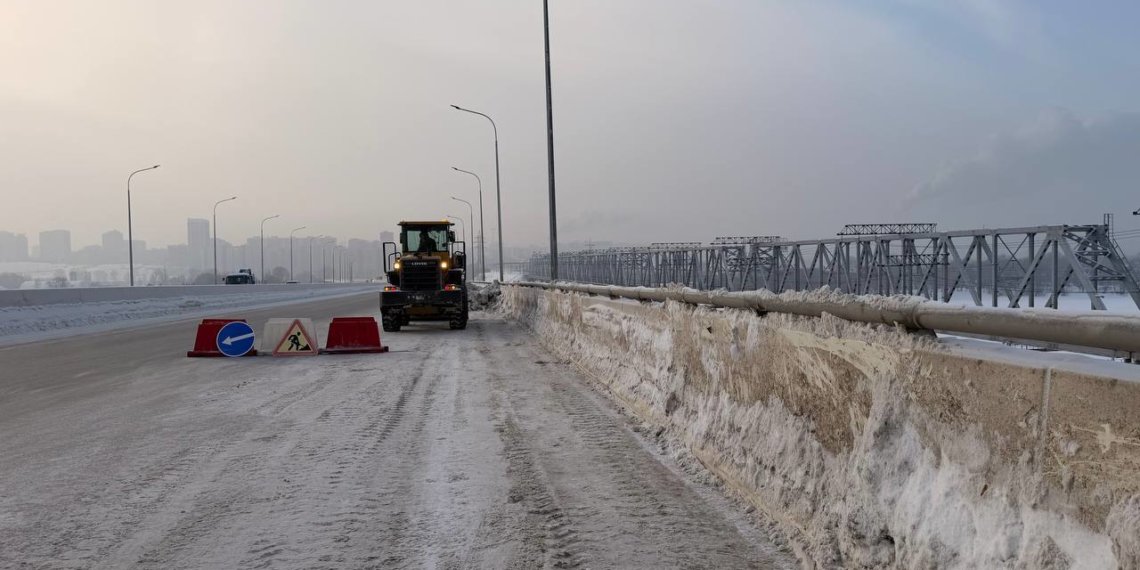 За снежные заносы на мосту через Обь прокуратура объявила предостережение