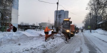 Снежный фронт: в Новосибирске за сутки вывезли 28 тысяч кубов снега