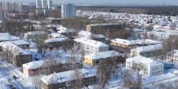 Почти 300 нарушений обнаружили на крышах новосибирских домов беспилотники МЧС