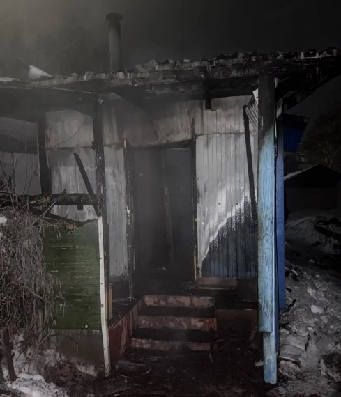 Следователи проводят проверку после гибели двух человек в пожаре в Краснозерском районе