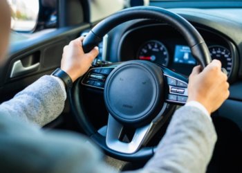 МВД планирует ввести наказание за использование гаджетов на водительских экзаменах