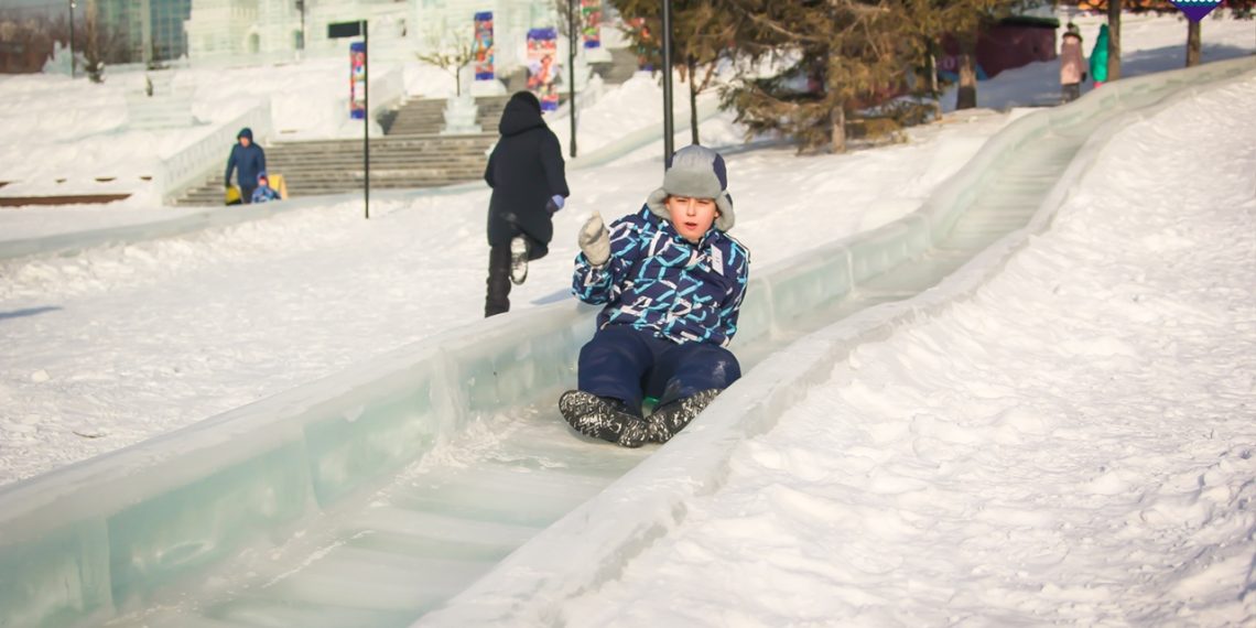 Ледовый городок открылся на Михайловской набережной