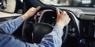 Новосибирским водителям напоминают об ужесточении штрафов за нечитаемые номера