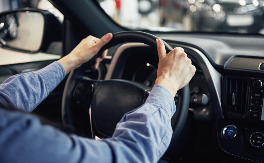 Новосибирским водителям напоминают об ужесточении штрафов за нечитаемые номера