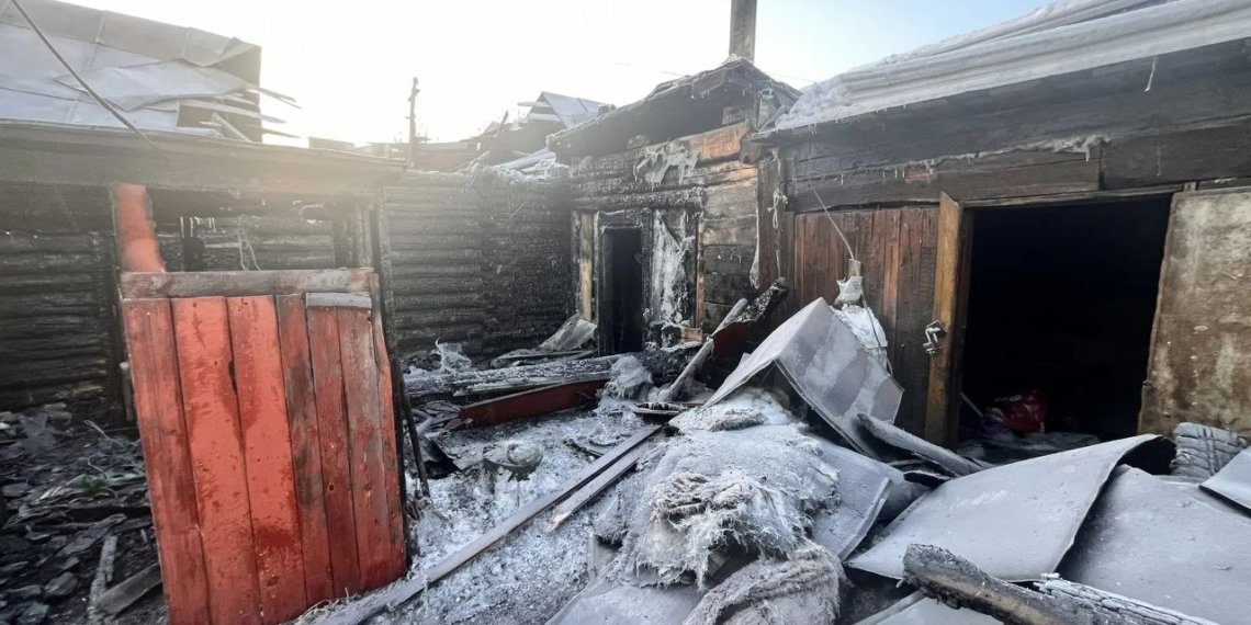 Четыре человека, в том числе двое детей, погибли при пожаре на Алтае