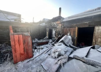 Четыре человека, в том числе двое детей, погибли при пожаре на Алтае