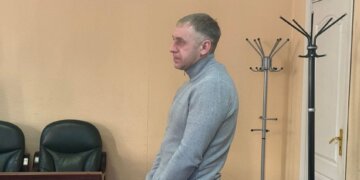 Экс-начальника СИЗО в Усть-Тарке приговорили к принудительным работам за вмешательство в дела следователя