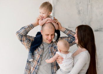 Декретный отпуск в мире: где и как поддерживают родителей в 2026 году