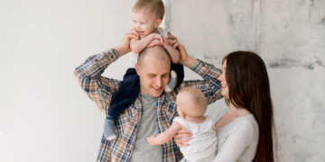 Декретный отпуск в мире: где и как поддерживают родителей в 2026 году