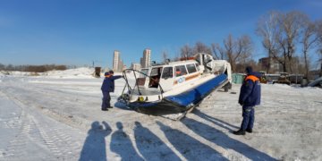 Спасатели продолжают поиски 8-летней девочки на Оби — видео