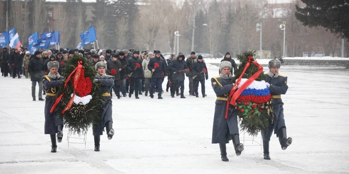 Память павших воинов почтили у Вечного огня в Новосибирске