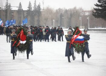 Память павших воинов почтили у Вечного огня в Новосибирске