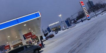 Реальный прайс против официальной статистики: бензин в Новосибирске уже выше 61 рубля