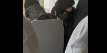 В Новосибирске отстранили от работы водителя маршрутки, ударившего ребёнка