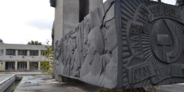 Монумент трудовой и боевой славы завода «Сибсельмаш» в Новосибирске получил статус объекта культурного наследия
