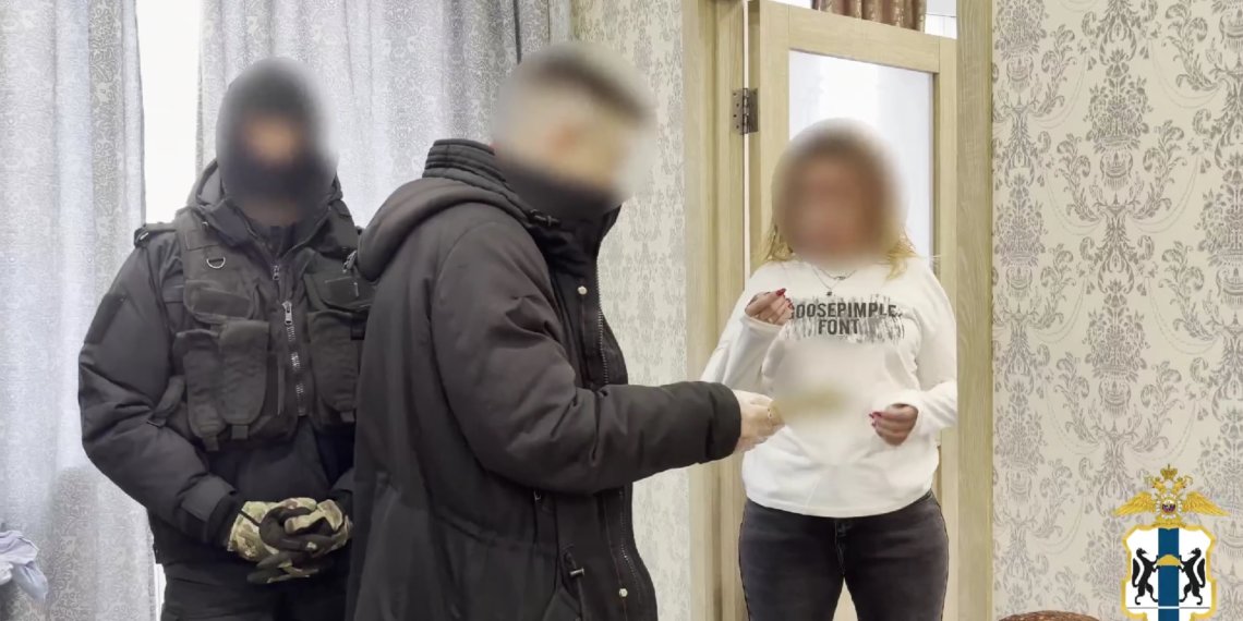 Работу сети интим-салонов, организованной двумя соседками, пресекли полицейские в Новосибирске