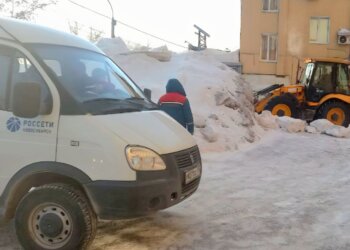 Несколько улиц в центре Новосибирска остались без электричества из-за снегоотвала