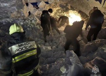 Снег сошел с крыши спорткомплекса и убил подростка в Югре