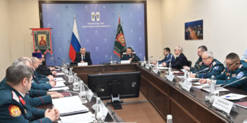 Андрей Травников поблагодарил казаков за вклад в патриотическое воспитание молодежи