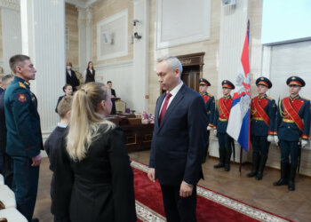 Андрей Травников поздравил жителей Новосибирской области с Днём защитника Отечества