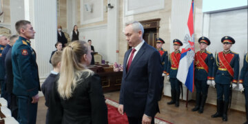 Андрей Травников поздравил жителей Новосибирской области с Днём защитника Отечества