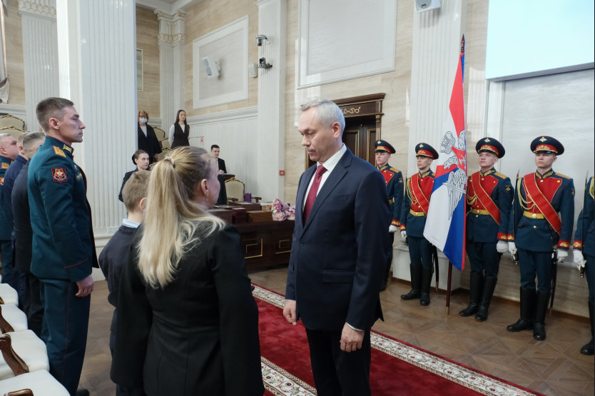 Андрей Травников поздравил жителей Новосибирской области с Днём защитника Отечества