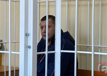 В Новосибирске начался суд над тираном, истязавшим жену и дочь