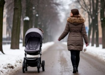 Уход за ребёнком предложили включить в льготный стаж для досрочной пенсии