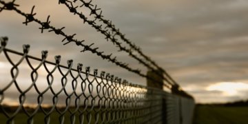 В Омске взят под стражу подросток за подготовку теракта в школе