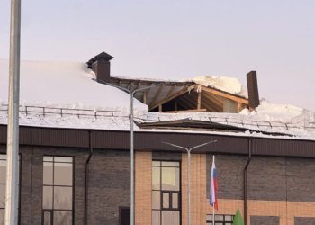 Частичное обрушение крыши произошло в новой школе в Новосибирской области