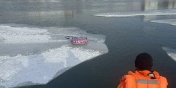 В Новосибирске продолжают искать пропавшую на Оби девочку