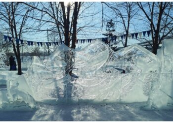 В Новосибирске объявили о закрытии ледового городка на Михайловской набережной
