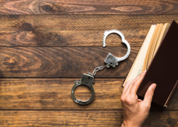 Испугавшийся «киллер» сдал своего заказчика, желавшего смерти матери, в Новосибирске