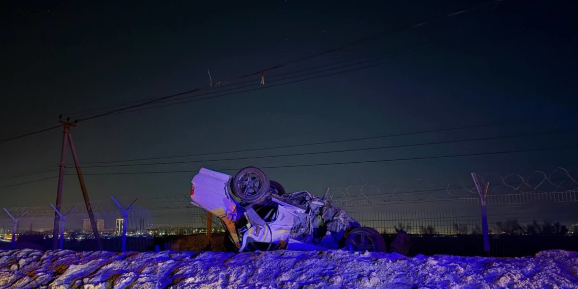 Водитель погиб в перевернувшемся автомобиле на дамбе ГЭС в Новосибирске