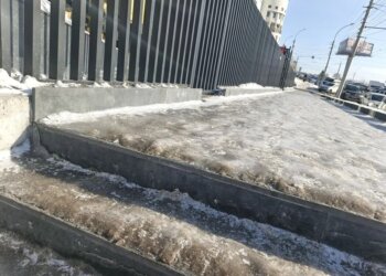 Школьников Абазы перевели на дистант из-за сильного гололеда после резкого потепления