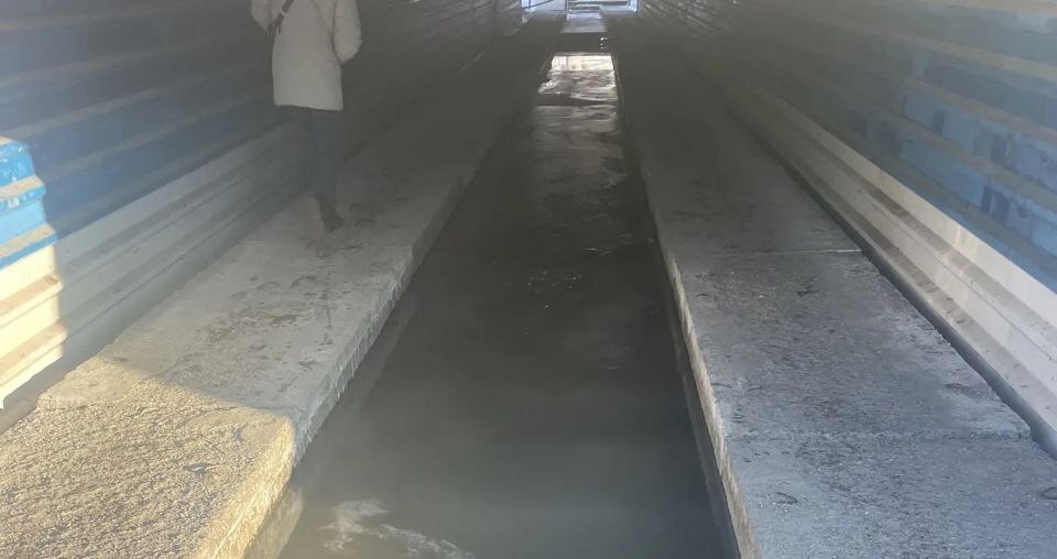 Власти прокомментировали потоп в переходе под трассой в Оби