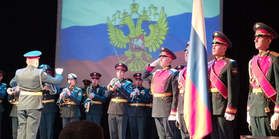 Семья — надежный тыл: как в ДК «Прогресс» поздравили защитников Отечества