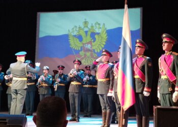 Семья — надежный тыл: как в ДК «Прогресс» поздравили защитников Отечества