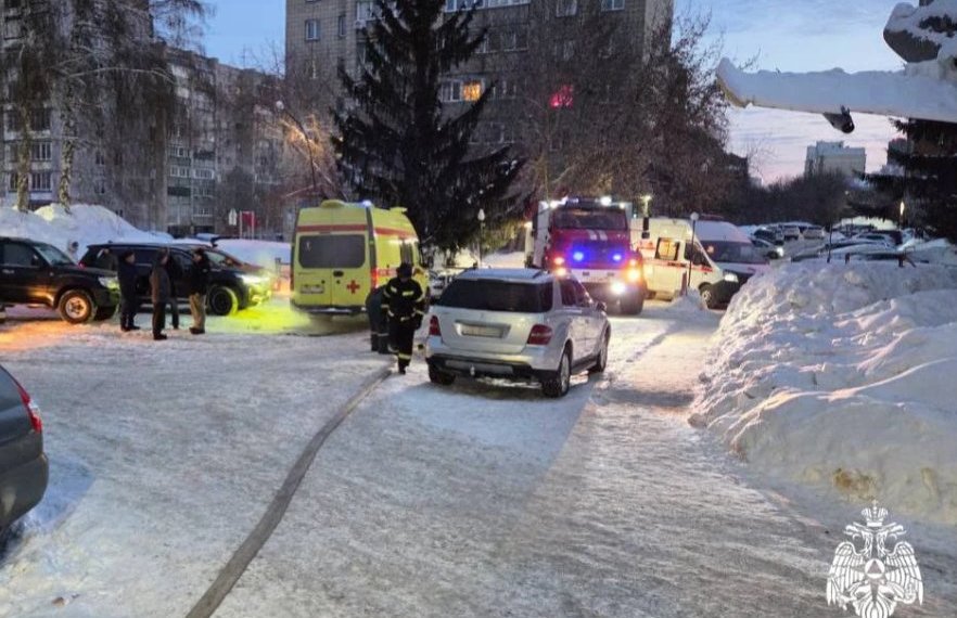 Мужчину и 7-летнюю девочку спасли на пожаре в Новосибирске