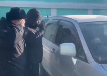 Нелегальных таксистов выявили на вокзале Новосибирска: среди нарушителей — мигранты