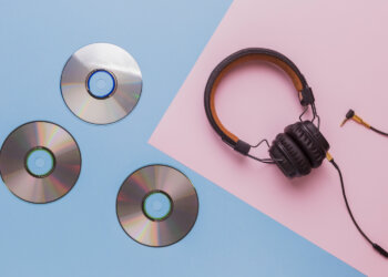 Продажи CD-дисков резко выросли в России