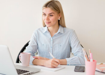 Банк зовет стажеров попробовать себя в качестве сотрудника банка в головном офисе