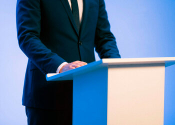 Бывший вице-губернатор Сергей Нелюбов официально стал ректором НГПУ